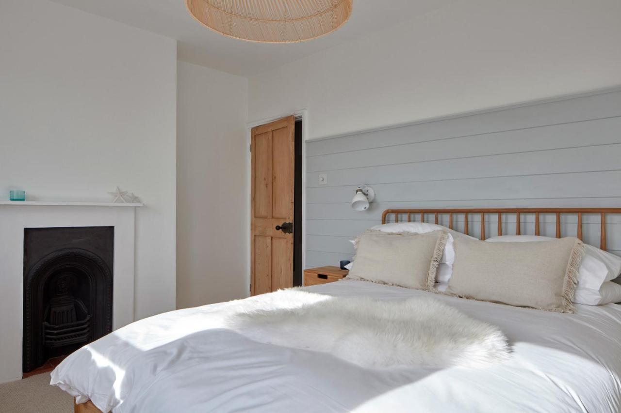 A Cool Coastal Retreat On Kingsdown Beach - The White House Villa Deal Exterior photo