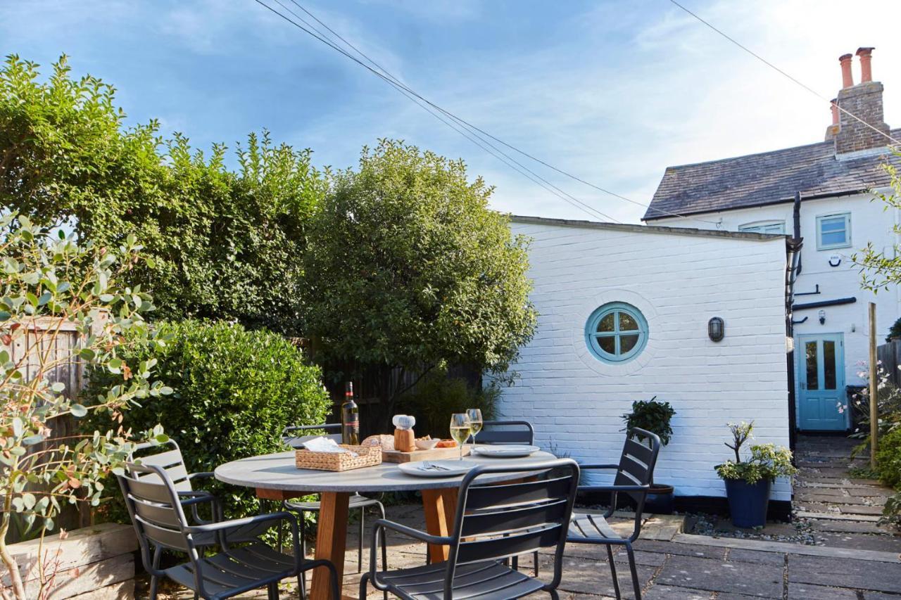 A Cool Coastal Retreat On Kingsdown Beach - The White House Villa Deal Exterior photo